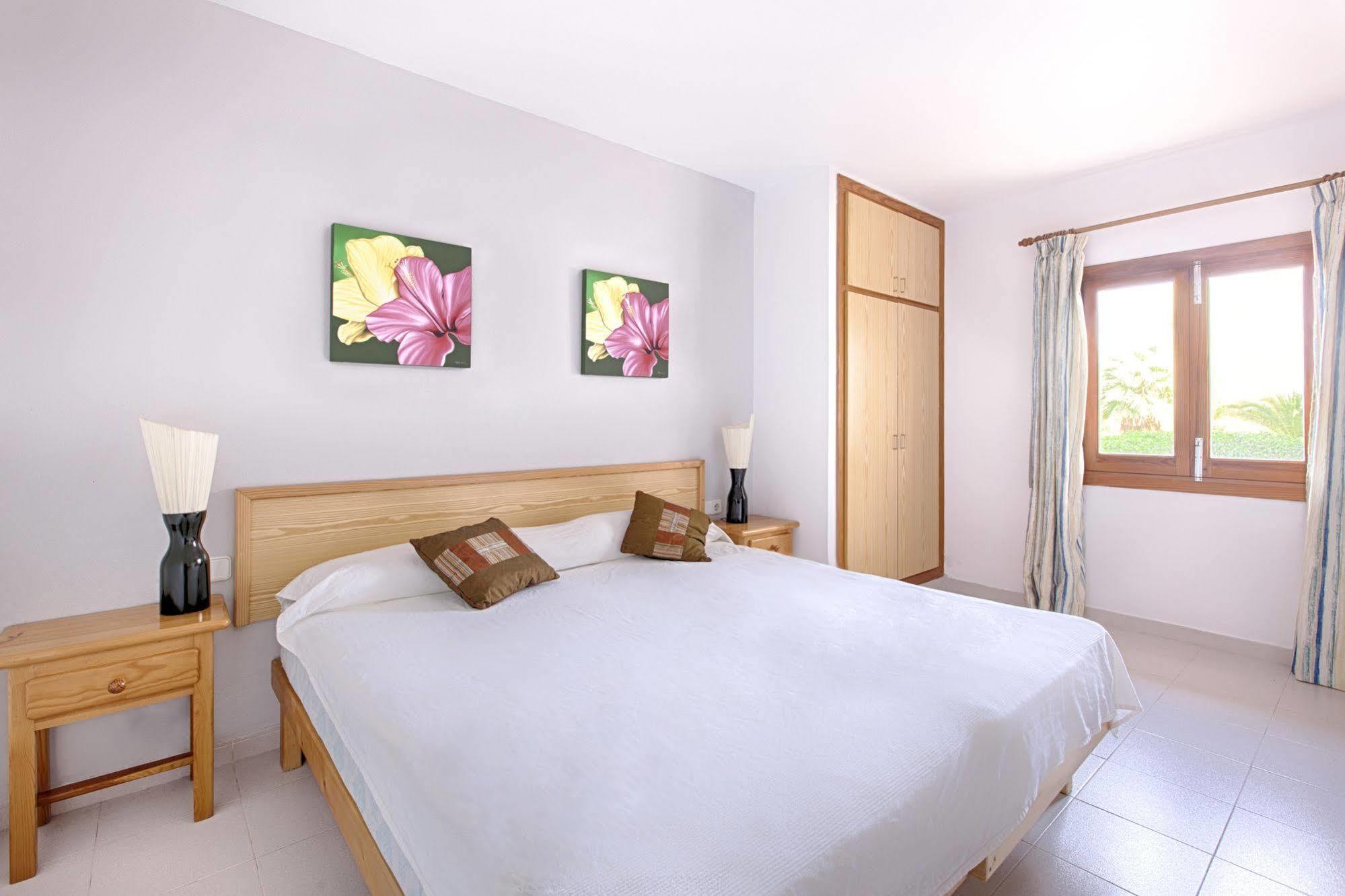 Apartamentos Colomar 산타 에우랄리아 데 리오 외부 사진